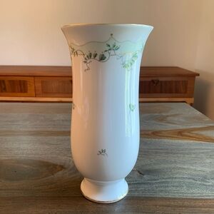 Kaiser Vase Tegel Design A. Lange W. Germany Vintage White Delicate Green Leaves
